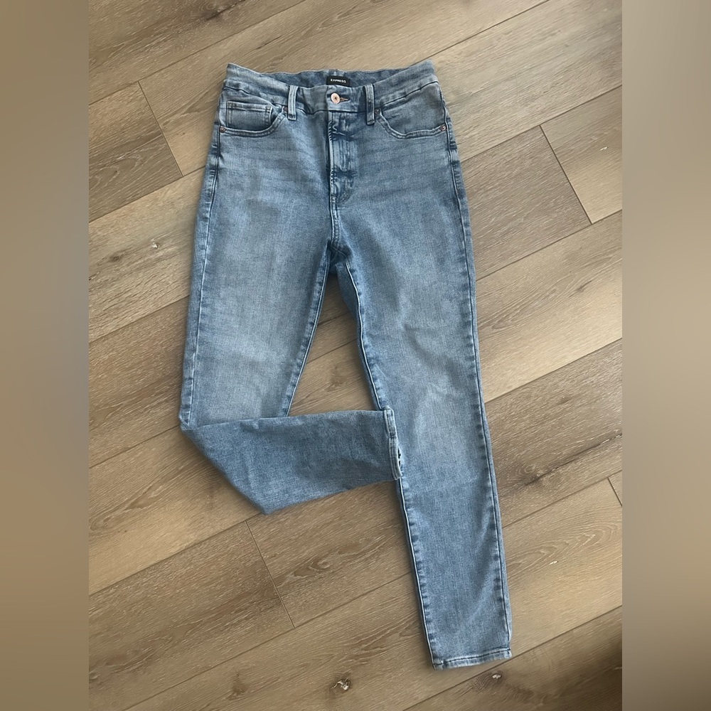 Express Jeans medium fits sz 6-8-10